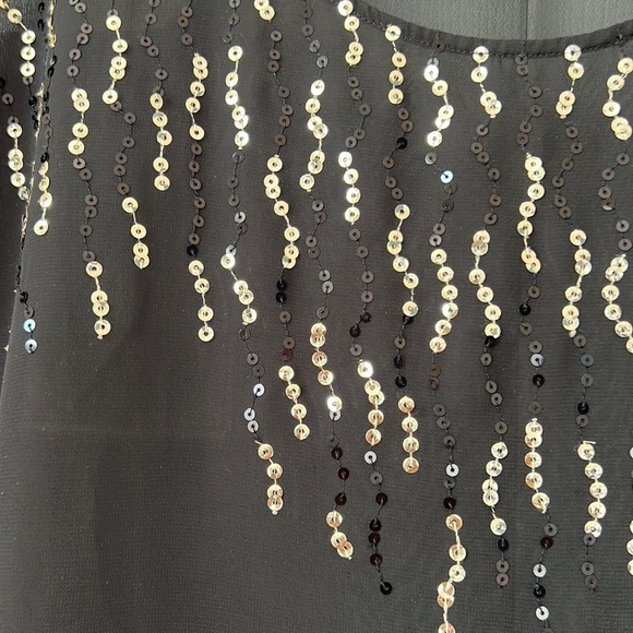 Sheer top with‎ sequin details - Picture 3 of 4